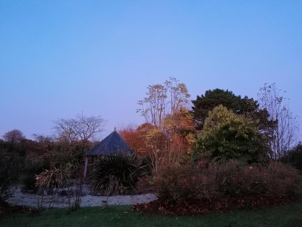Gite Atypique Dans Une Chapelle Briec Eksteriør bilde